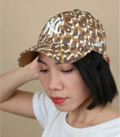 NEW ERA Casquette Wmn All Over Print 940 NY Wheat